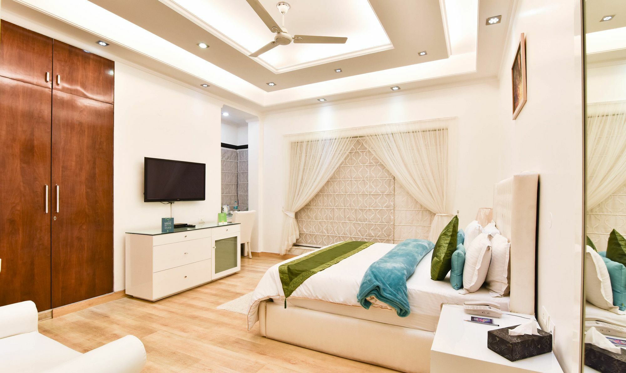 Treebo Trend The G8 Sector 39 Hotel Noida Kültér fotó