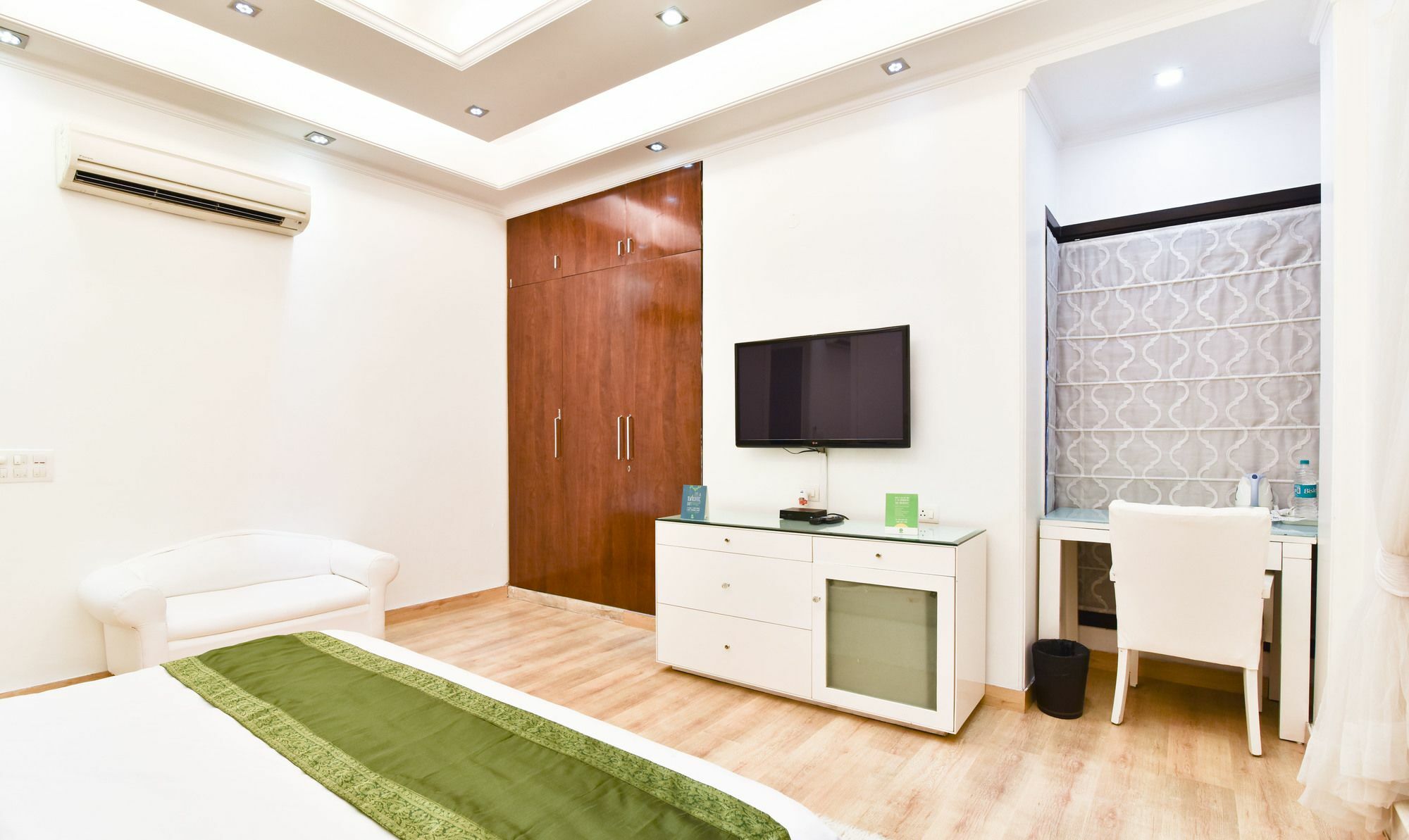 Treebo Trend The G8 Sector 39 Hotel Noida Kültér fotó